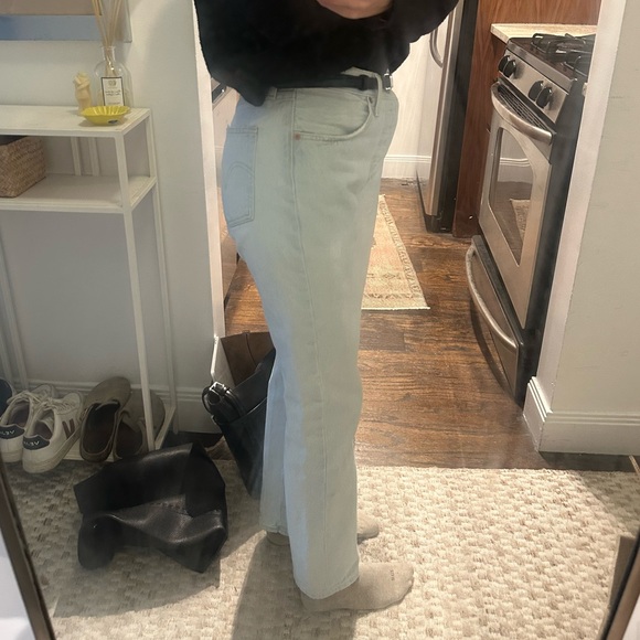 Levi 501s 25 x 30 - Light Wash - Picture 3 of 5